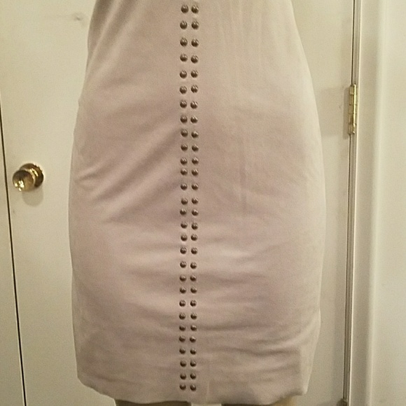 WOMEN'S Beige Beaded V-Neck Sleeveless Shift Dress - Picture 4 of 8